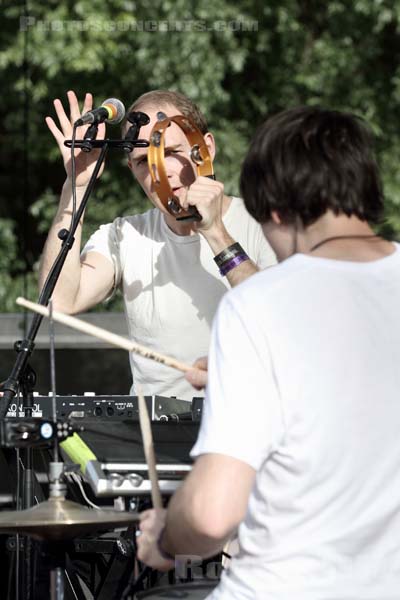 CARIBOU - 2011-05-28 - PARIS - Parc de la Villette - Brad Weber - Daniel Victor Snaith